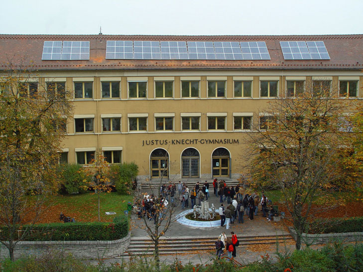 Photovoltaik auf
                  Schulgebude